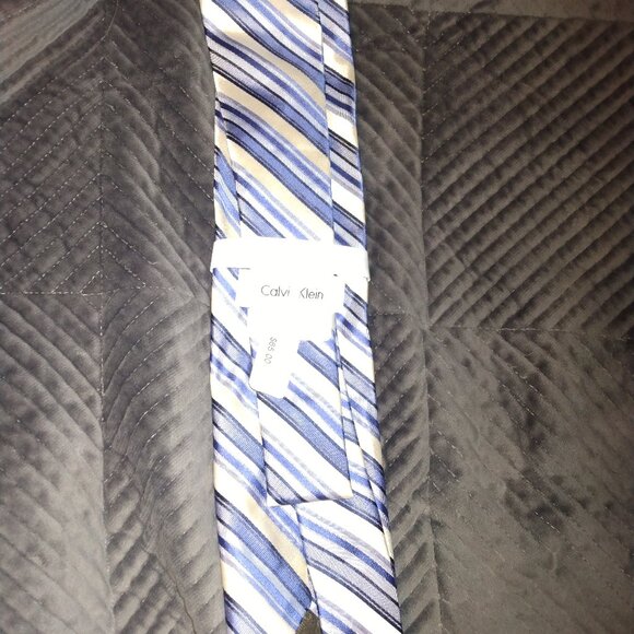 Band new tie - Picture 2 of 3